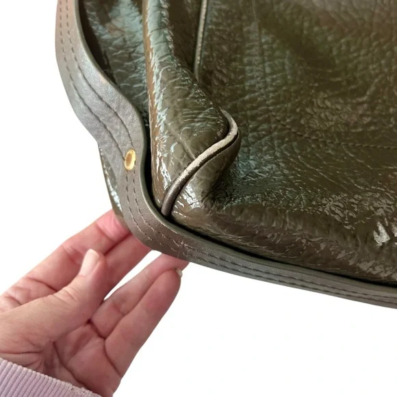 Marc Jacobs Fran Turnlock Shine Leather Tote Bag Olive - Picture 6 of 12